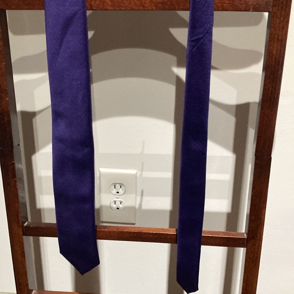 Men’s J Ferrar two and three-quarter inch slim purple tie.